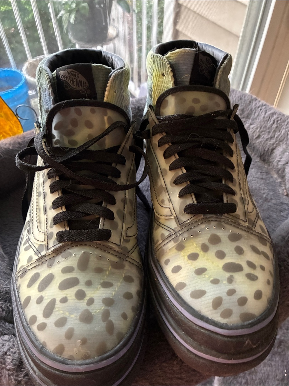 Vans men’s High-Top Sneakers in Cream, Brown and Yellow Polka Dot